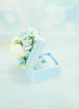 Блакитна шкатулочка під обручки з квітами3 фото