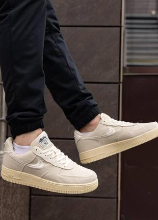 Мужские кроссовки найк аир форс 1 лоу бежевые / stussy x nike air force 1 low fossil4 фото