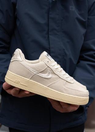 Мужские кроссовки найк аир форс 1 лоу бежевые / stussy x nike air force 1 low fossil1 фото