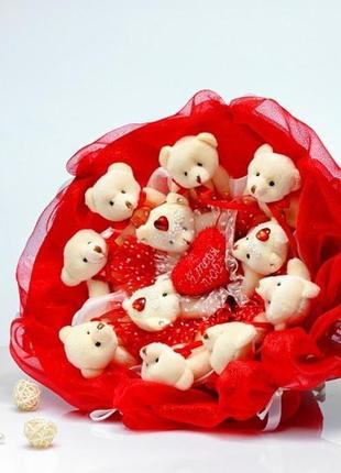 Букет из игрушек мишки 11 с сердечком в красно-белом2 фото