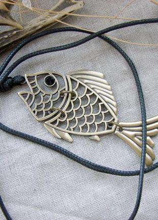 Длинное ожерелье кулон на длинном шнурке с золотистой рыбой в стиле бохо. цвет бронза3 фото