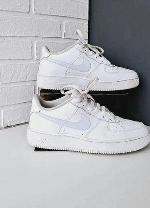 Женские кроссовки nike force