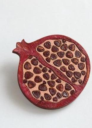 Дерев'яний значок гранат