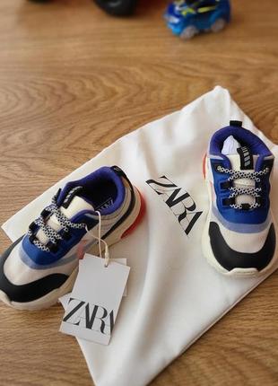 Кроссовки дл девочки zara