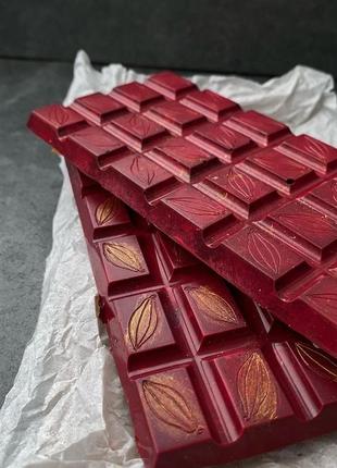 Плитка шоколаду з горіхами або карамеллю1 фото