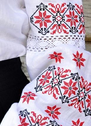 Женская вышиванка с традиционной украинской вышивкой4 фото