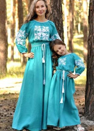 Комплект платьев-вышиванок для мамы и дочки1 фото