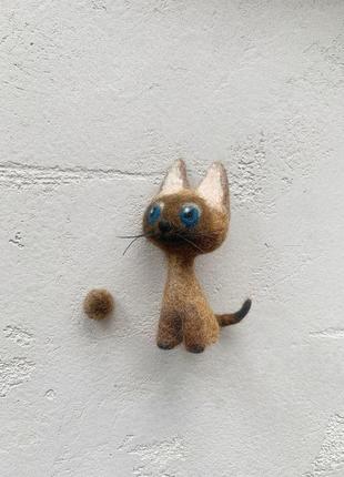 Игрушка из шерсти пальчиковая котенок по имени гав1 фото