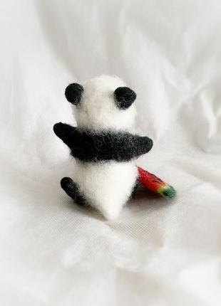 Панда с арбузиком из шерсти3 фото