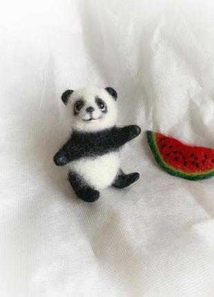Панда с арбузиком из шерсти2 фото