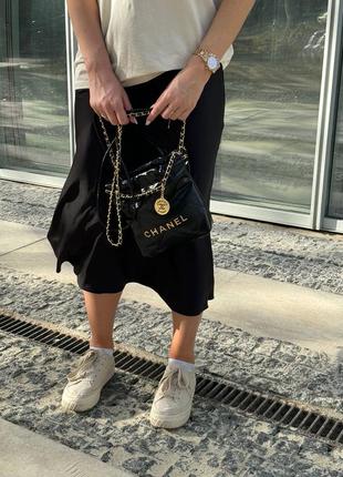 Сумка в стиле chanel black quilted calfskin mini 22 bag gold hardware7 фото