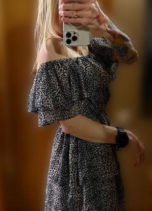Slaytvins платье короткое с опущенными плечами рукавами на резинке летняя легкая юбка солнце леопардовый принт8 фото