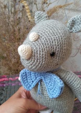Іграшка носоріг в'язаний гачком. сафарі декор в дитячу