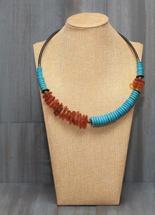 Ассиметричное колье из янтаря и турквенита ручной работы.