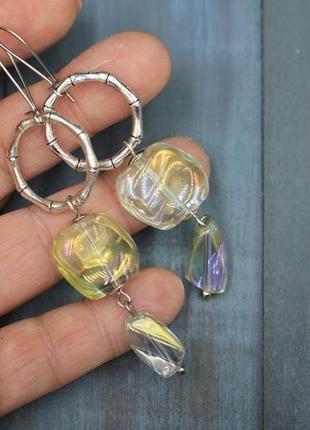 Длинные, нежные серьги. стеклянные бусины