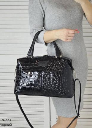 Женская стильная и качественная сумка из эко кожи черная рептилия лак