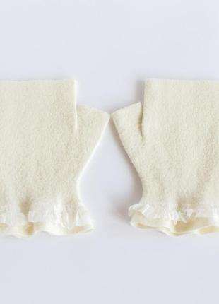 Мітенки білі з рюшами валяні жіночі рукавички без пальців з вовни та шовку10 фото