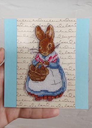 Листівка з вишивкою  "місіс ребіт" кролик, зайчиха, кошик1 фото