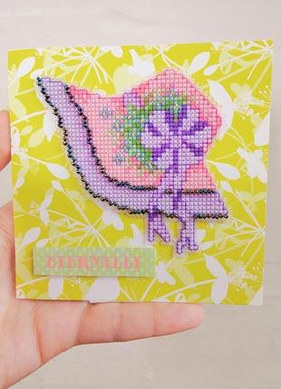 V.i.p. летняя открытка с вышитой шляпкой, з отделкой бисером ( eternally, вечно, неизменно)