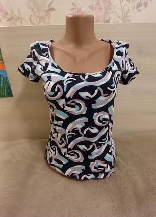 Футболка жіноча 42-44р.💖в гарному стані 💙💛