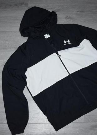 Легенька вітровка з капюшоном under armour