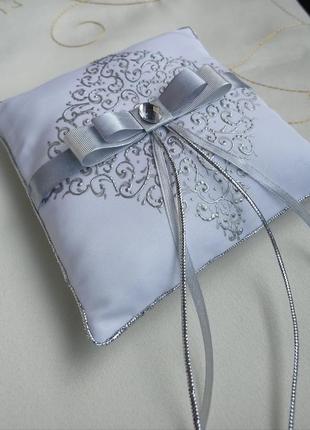 Свадебная подушечка для обручальных колец, серебряная роспись1 фото