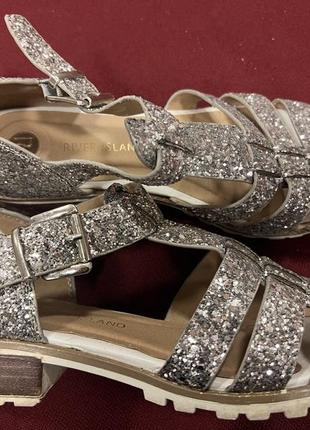 Серебрянные босоножки river island 36-37 размер