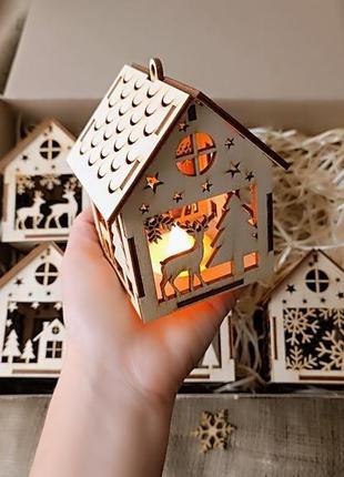 Набор из шести домиков с led свечами. деревянные домики 10 см с подсветкой.5 фото