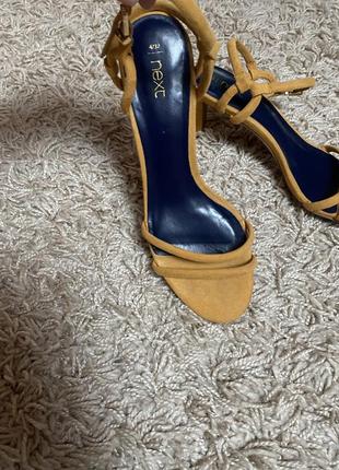 Жіночі босоніжки, сандалі, туфлі  next