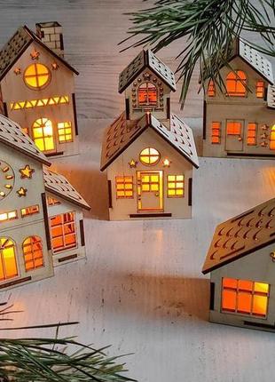 Новогодняя и рождественская инсталляция "праздничный город". сувенирные домики с подсветкой.