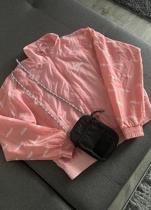 Легкая нейлоновая курточка adidas 🩷1 фото