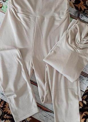 Женский бежевый велюровый костюм