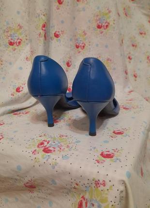 Кожаные туфли kitten heels с острым мысом2 фото