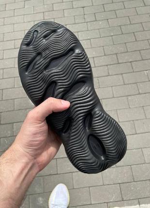 Чоловічі чорні шльопанці-сланці yeezy foam runner black кроссовки7 фото