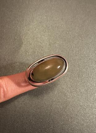 Серебряная кольца с хризолитом2 фото