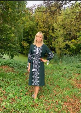 Женское вязаное вышитое платье вышиванка