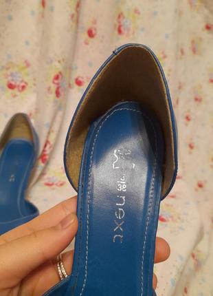 Кожаные туфли kitten heels с острым мысом6 фото