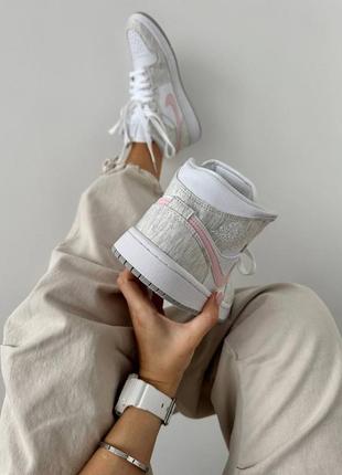 Женские кроссовки найк аир джордан ретро 1 премиум / nike air jordan retro 1 «heather grey / pink” premium7 фото