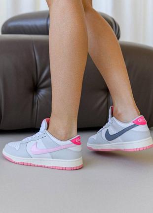 Женские кроссовки nike sb dunk low 520 pink puck2 фото