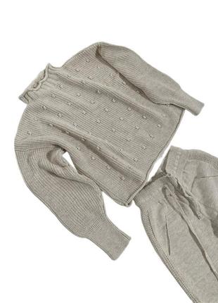 Жіночий трикотажний комплект з светра і штанів з деталями беже...2 фото