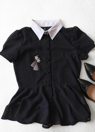 Блузка. черная с белым. акцентым. воротничком