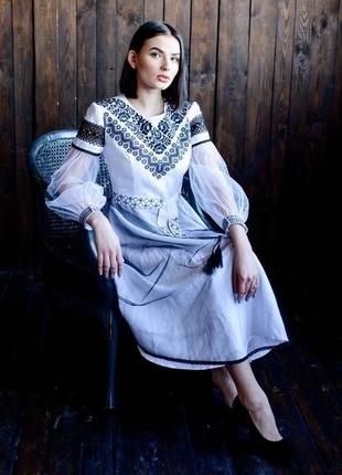 Льняное платье с традиционной вышивкой