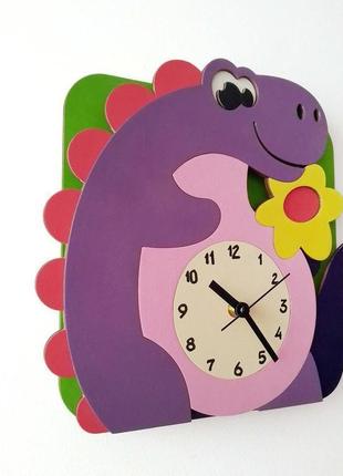 Часы динозаврик с цветочком3 фото