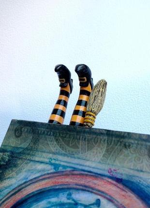 Закладка для книги witch legs 2. bookmark witch legs. original bookmark. helloween bookmark1 фото