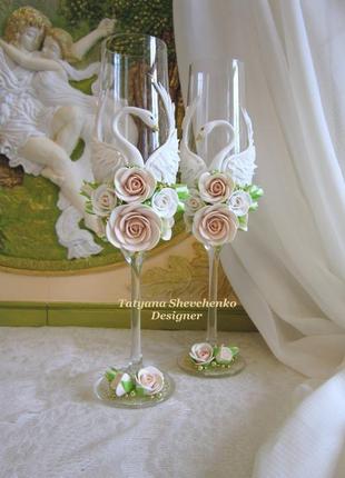 Свадебные бокалы "лебединая верность" в цвете бежевый  и золото.2 фото