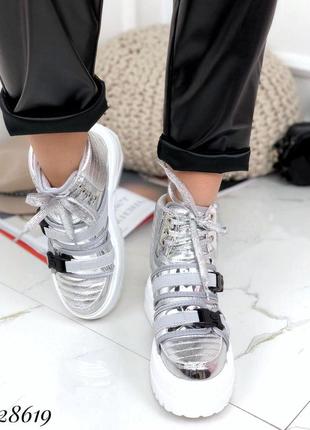 Спортивные ботинки серебро