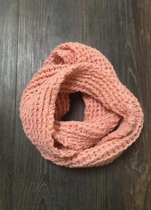 Зимовий снуд персикового кольору зимний шарф