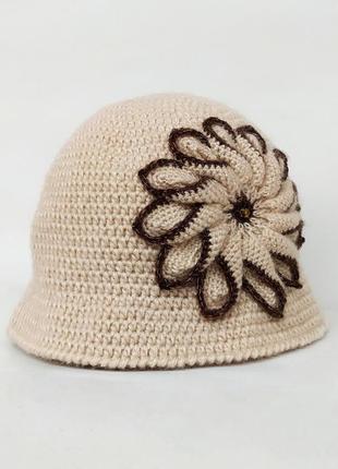 Шляпа женская теплая. ручная работа. бежевая шляпка с цветком.