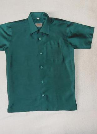 Зеленая рубашка  на 9-10 лет