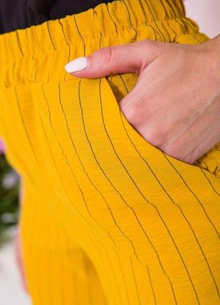 Жіночі шорти з манжетами гірчичного кольору в смужку 119r510-35 фото